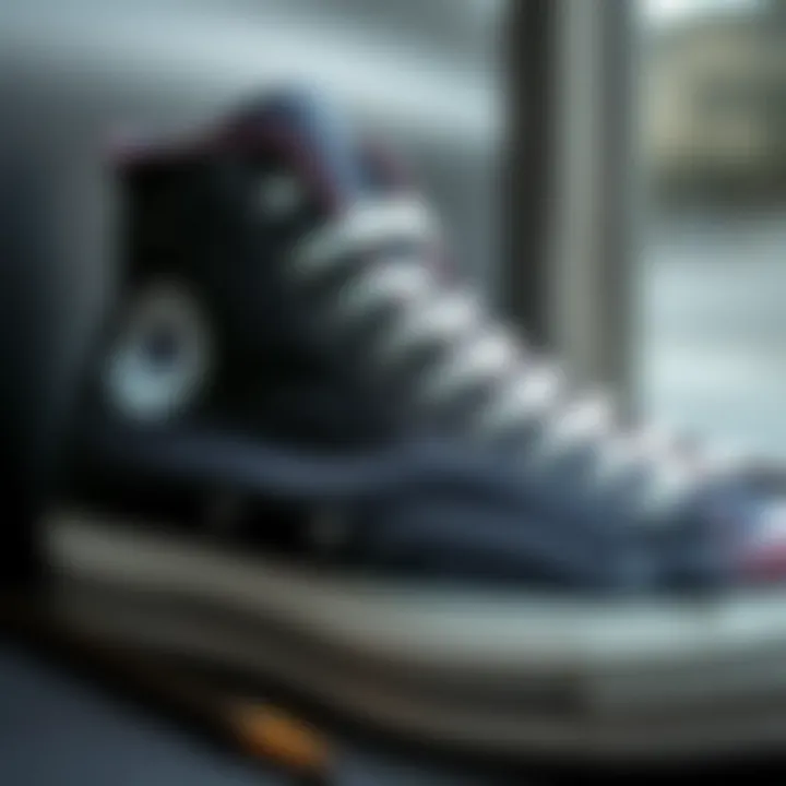 Gri Converse Chuck 70: Spor Giyimde Bir Stil İkonu Summary